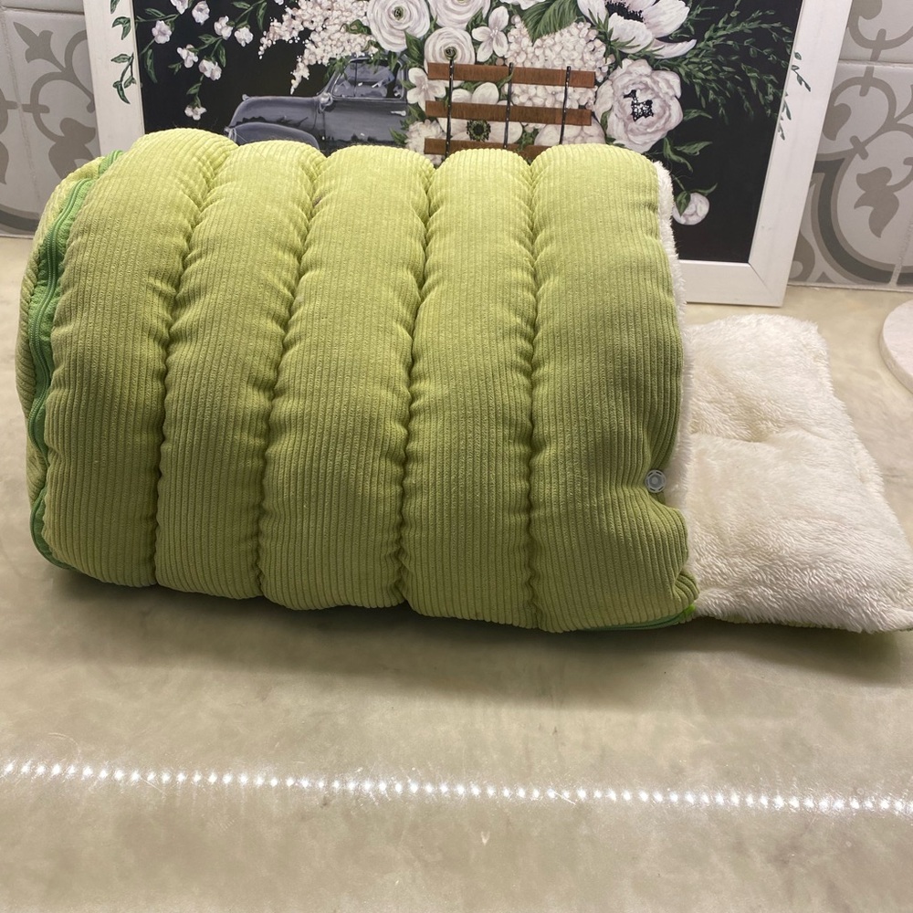 Unused Cat Bed Nest with foldable front